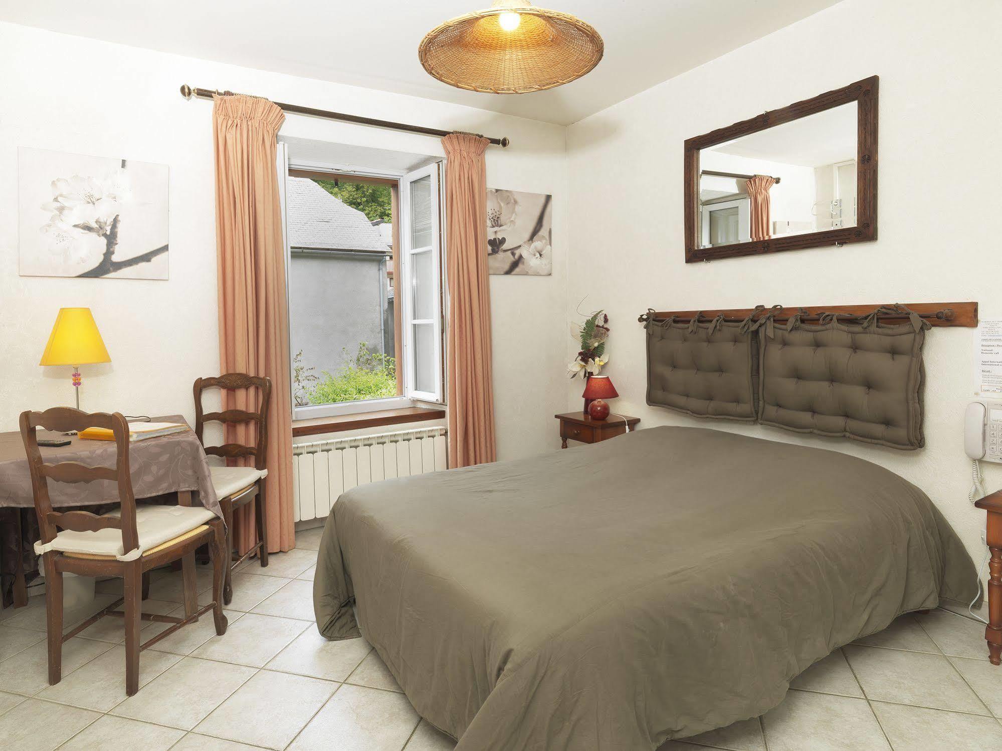 Auberge De L'Isard 圣但尼 外观 照片