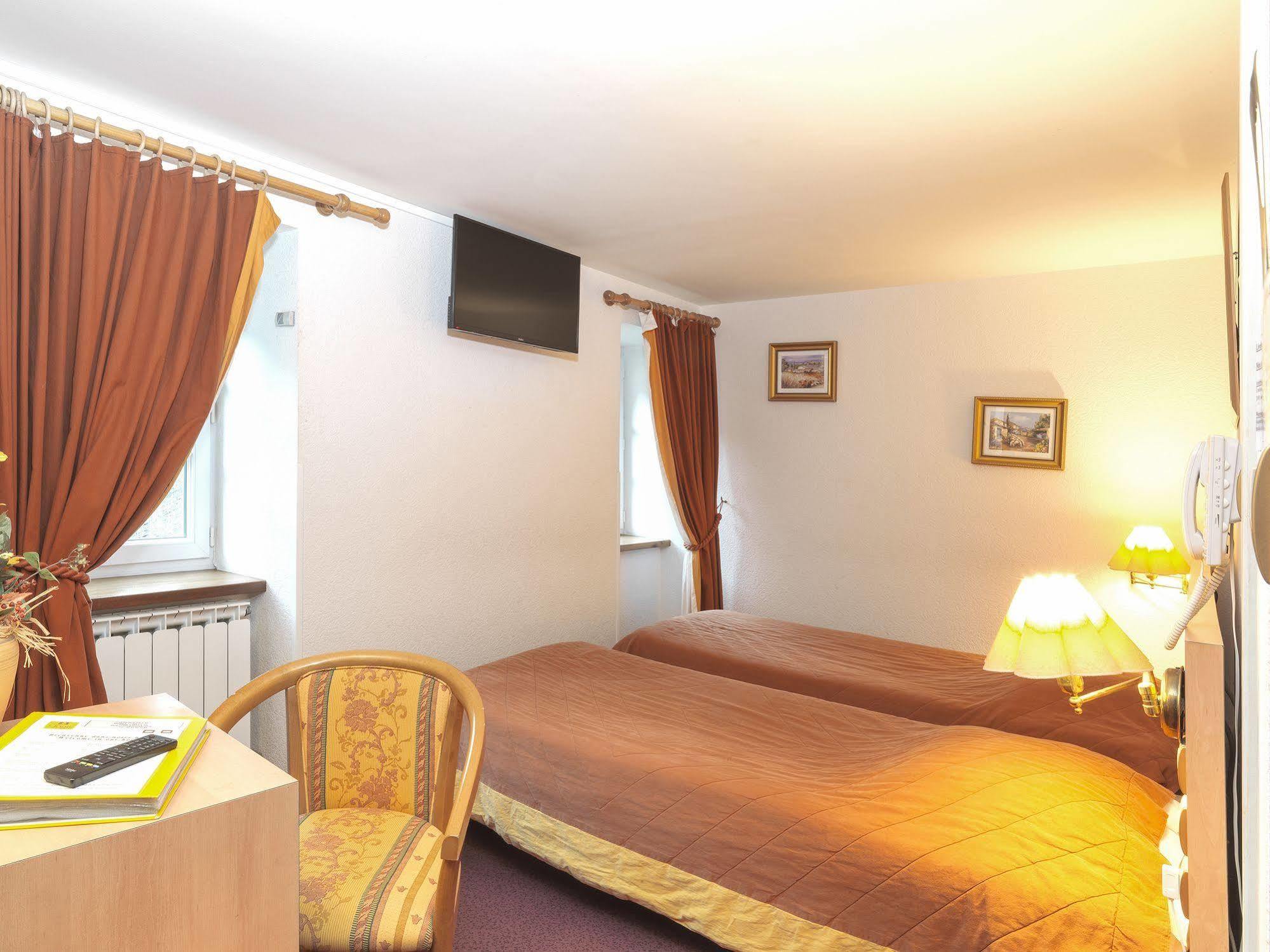 Auberge De L'Isard 圣但尼 外观 照片